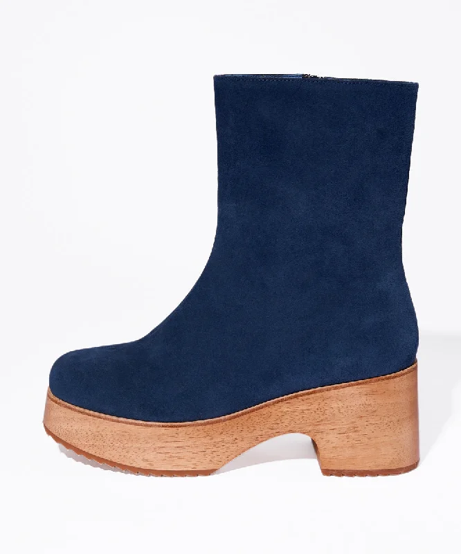 Isla Chunky Platform Clog Boot | Navy