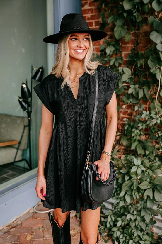 Long Weekend Wonderful Shift Dress In Black